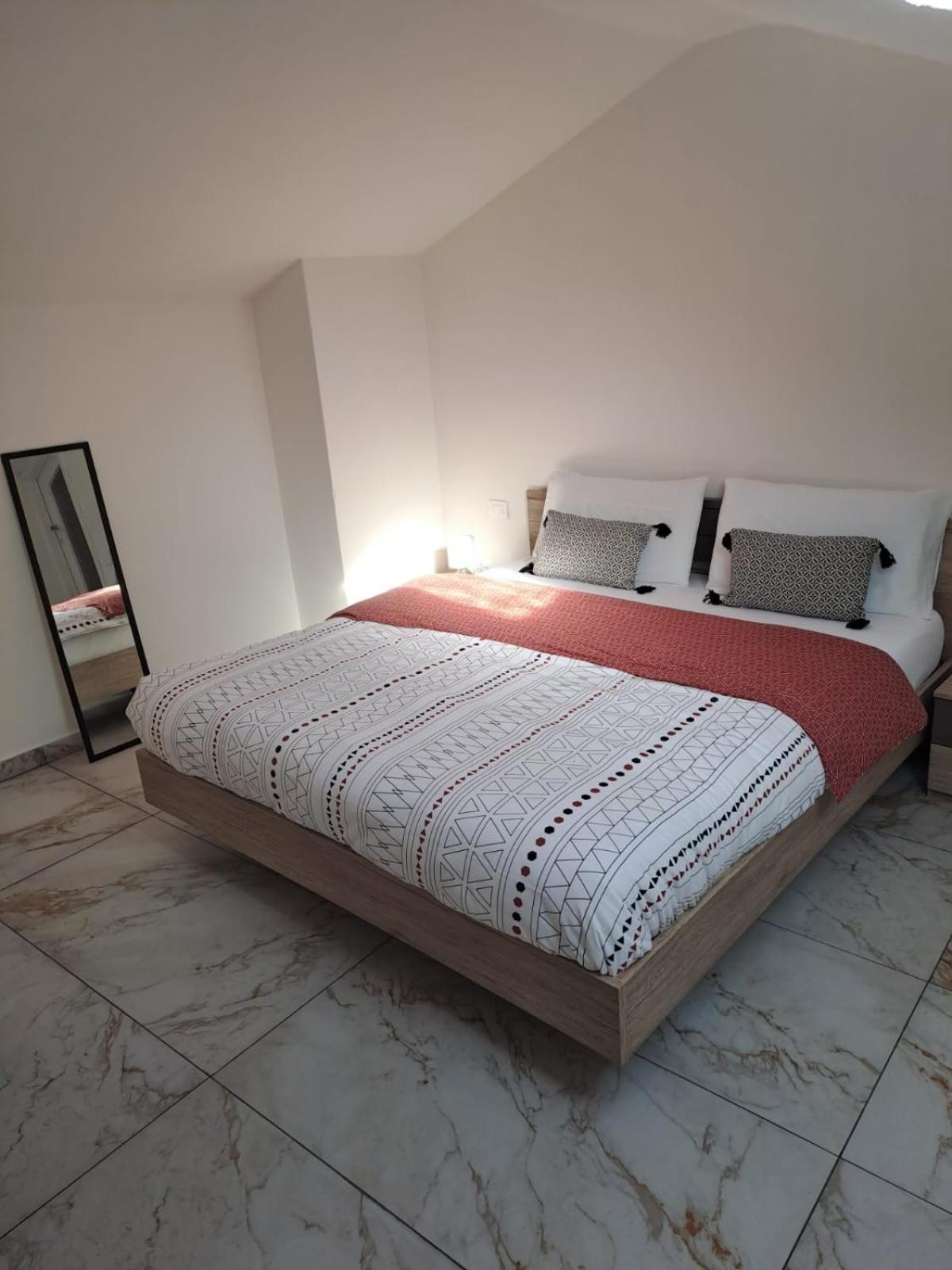 Lake House Canzo מראה חיצוני תמונה